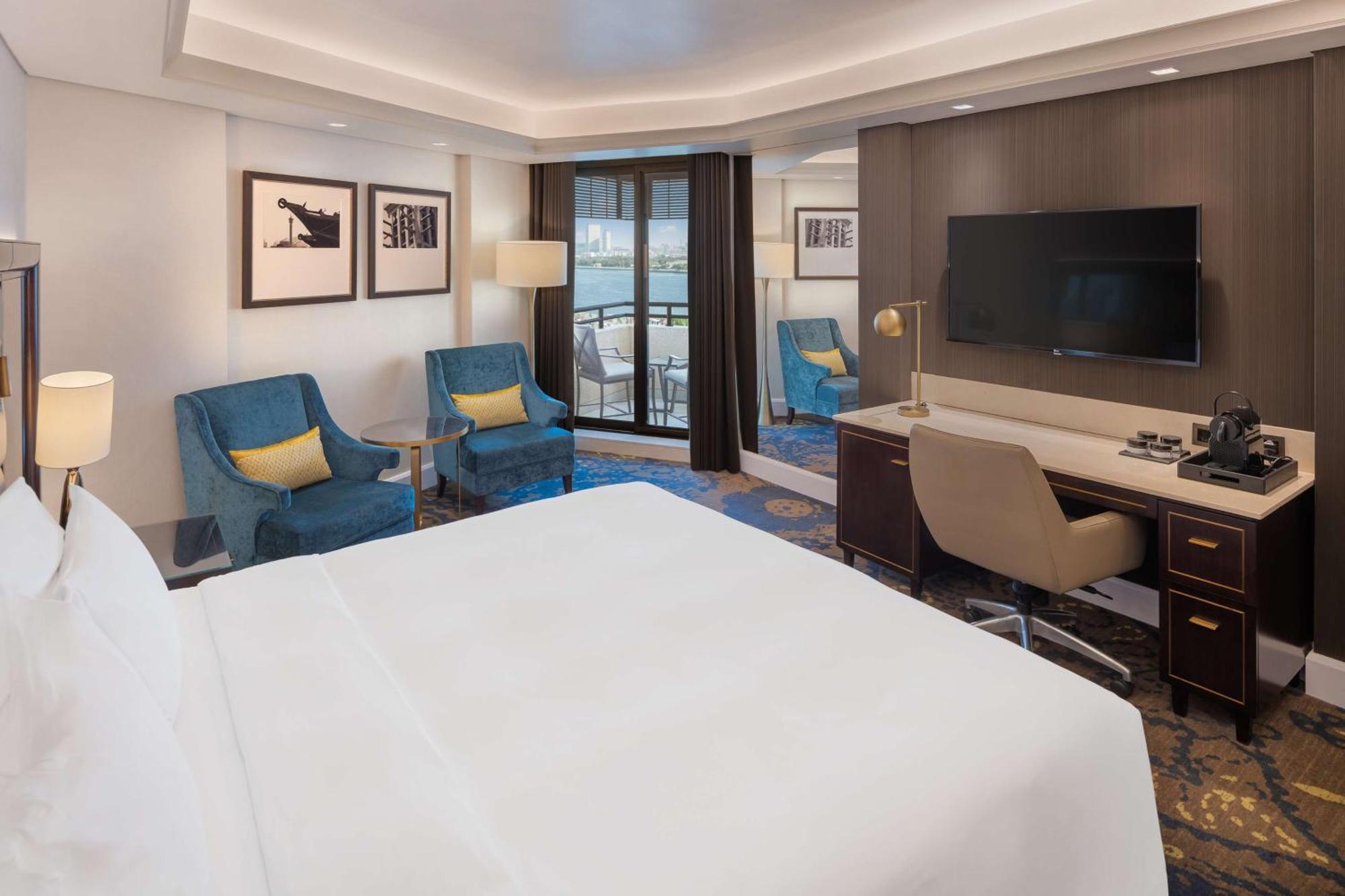 Radisson Blu Hotel, Dubai Deira Creek Екстериор снимка