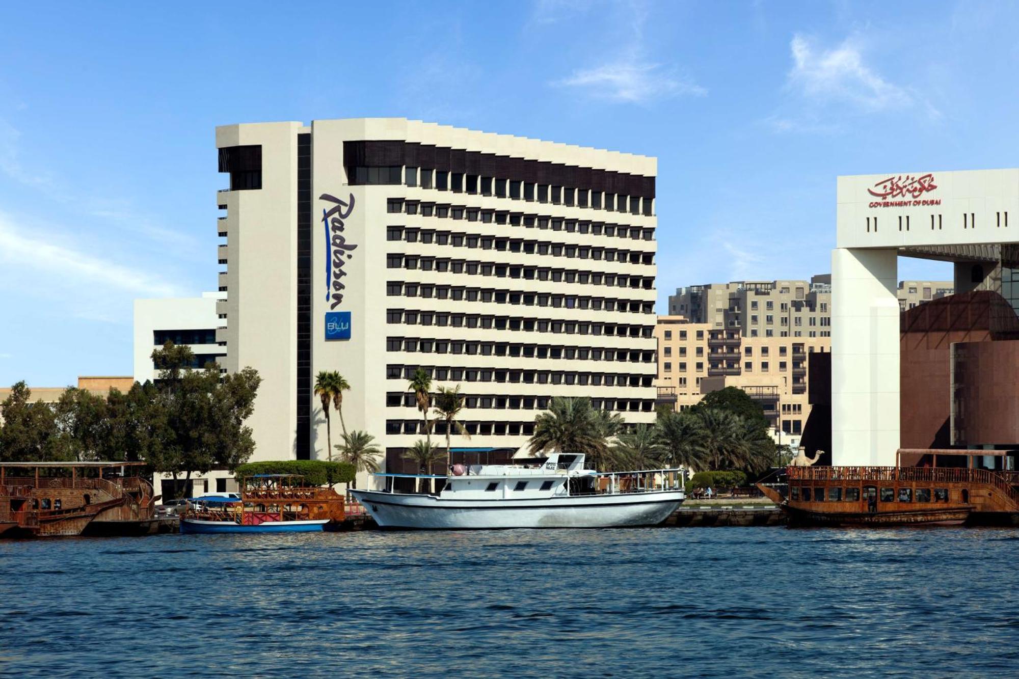 Radisson Blu Hotel, Dubai Deira Creek Екстериор снимка